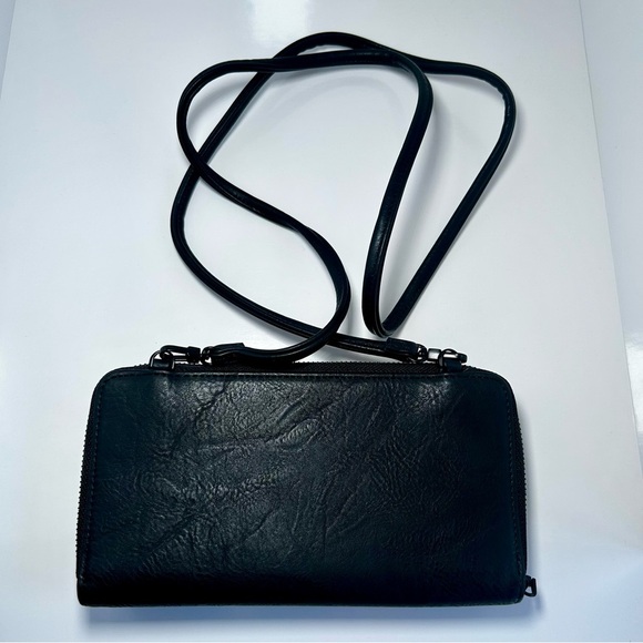 S.Q Black Vegan Leather Crossbody Clutch/Purse, Wallet, RFID Protected, New Con. - Picture 4 of 5